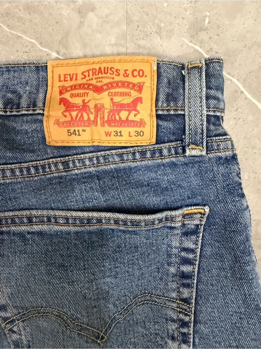 Levi's Men's 541 Blue Medium Wash Athletic Tapered 5-Pocket Jeans - 31 X 30